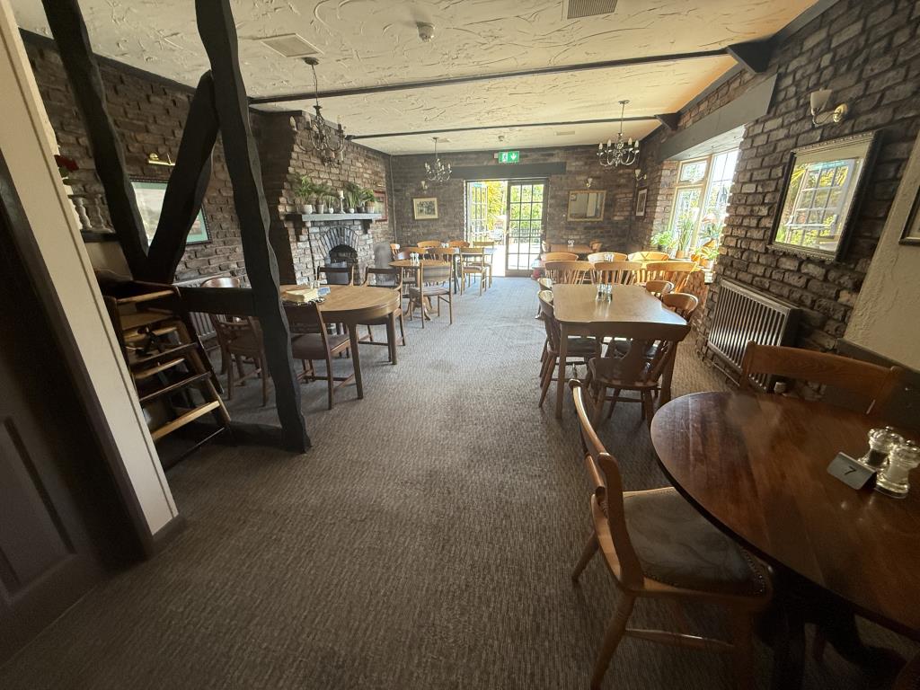 Lot: 64 - FORMER PUBLIC HOUSE WITH PARKING, AND LAND WITH POTENTIAL - Restaurant area